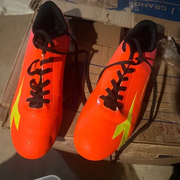 Diadora Neon Pink and Yellow Soccer Cleats - Picture 1 of 9